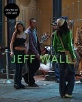 Cover-Bild zum Titel 'Jeff Wall: Meister der inszenierten Fotografie - Licht, Komposition und Cinematografie in der zeitgenössischen Kunst. Bildband zur großen Ausstellung der Fondation Beyeler' von 'Jeff Wall'