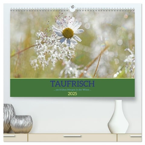 Taufrisch ... am frühen Morgen in der Wiese (hochwertiger Premium Wandkalender 2025 DIN A2 quer), Kunstdruck in Hochglanz - Gugigei Gugigei