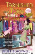 Cover-Bild zum Titel 'Tarnished and Torn' von 'Juliet Blackwell'