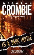 Cover-Bild zum Titel 'In a Dark House' von 'Deborah Crombie'